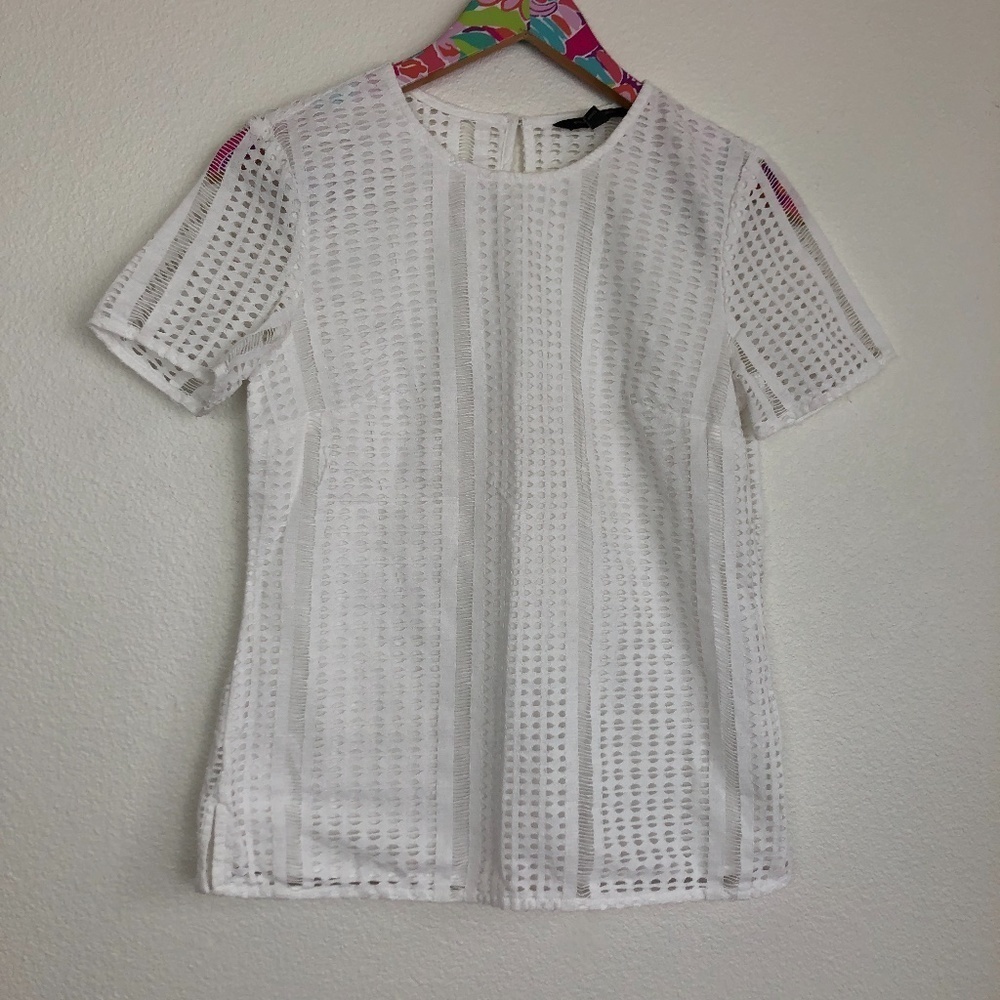 white Banana Republic eyelet top size XS // 0583